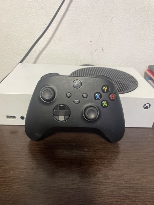 Vand xbox series s white controler negru