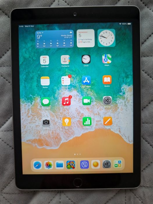 iPad (6th generation) - WiFi 
Памет - 32 GB, RAM - 2GB 
Екран -