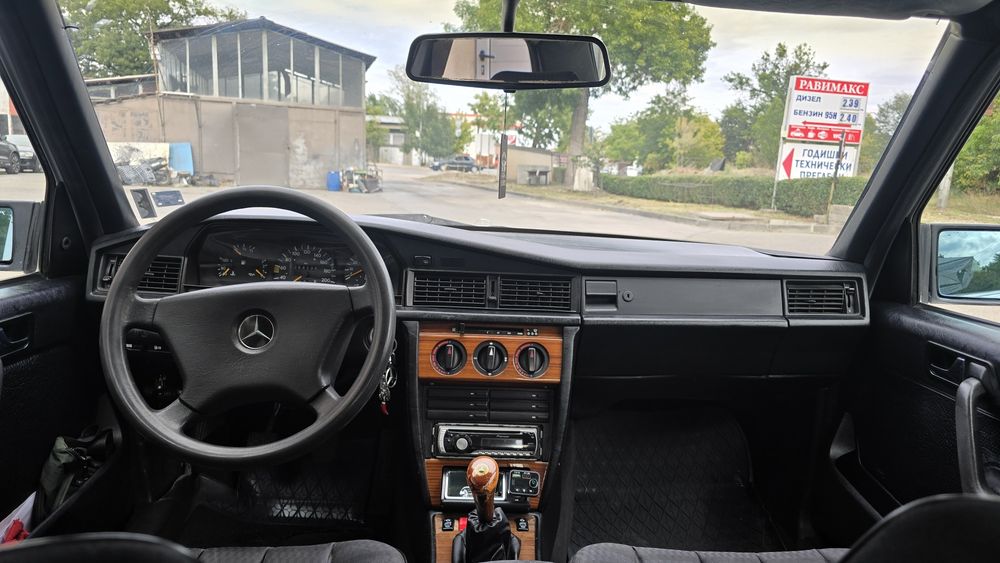 Мерцедес w201 190E 1.8