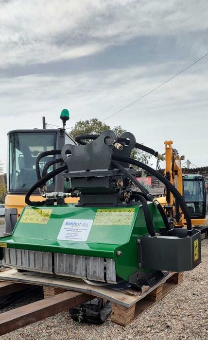 Tocator vegetatie pentru excavator/buldoexcavator