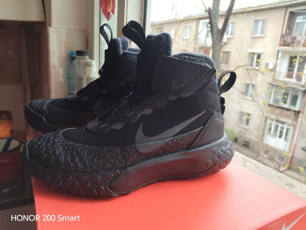 Vând adidas ghetuța Nr 30 Nike Terrascout