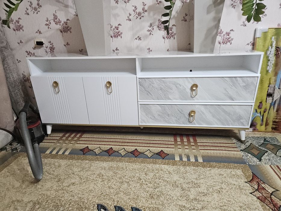 Продам консоль под телевизор