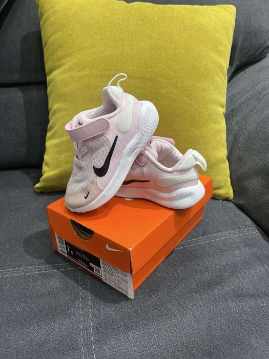 Маратонки Nike 23,5 номер