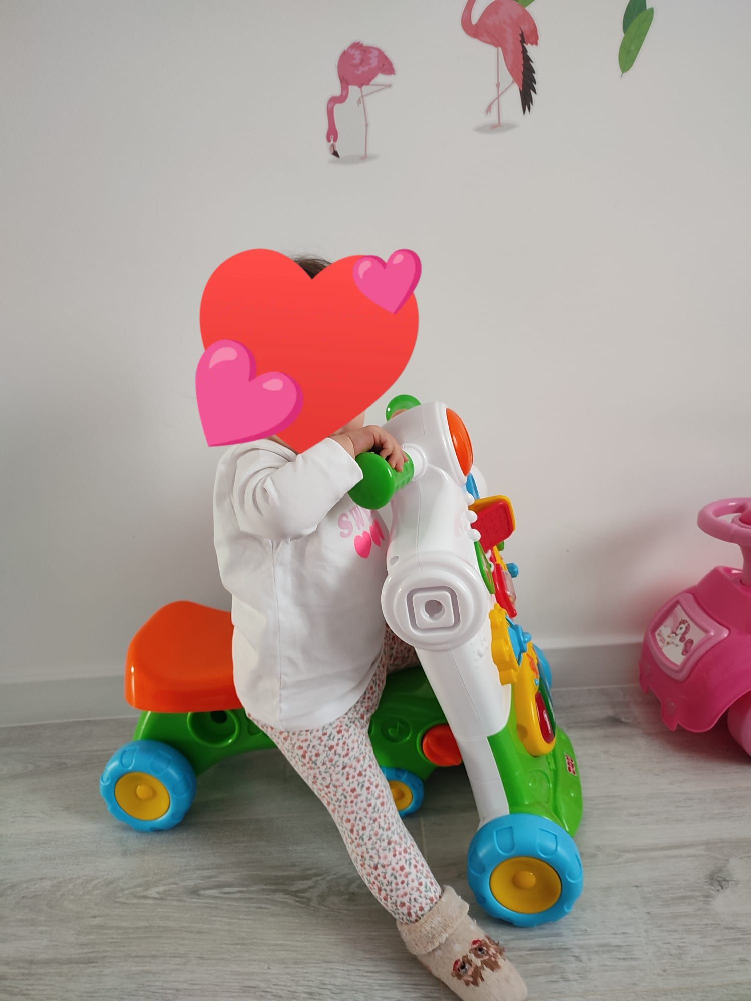 Smiki, Antemergator muzical, jucarie interactiva