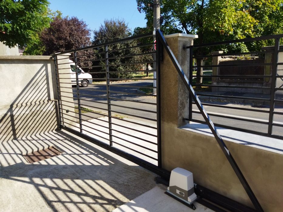 Porți culisante autoportante