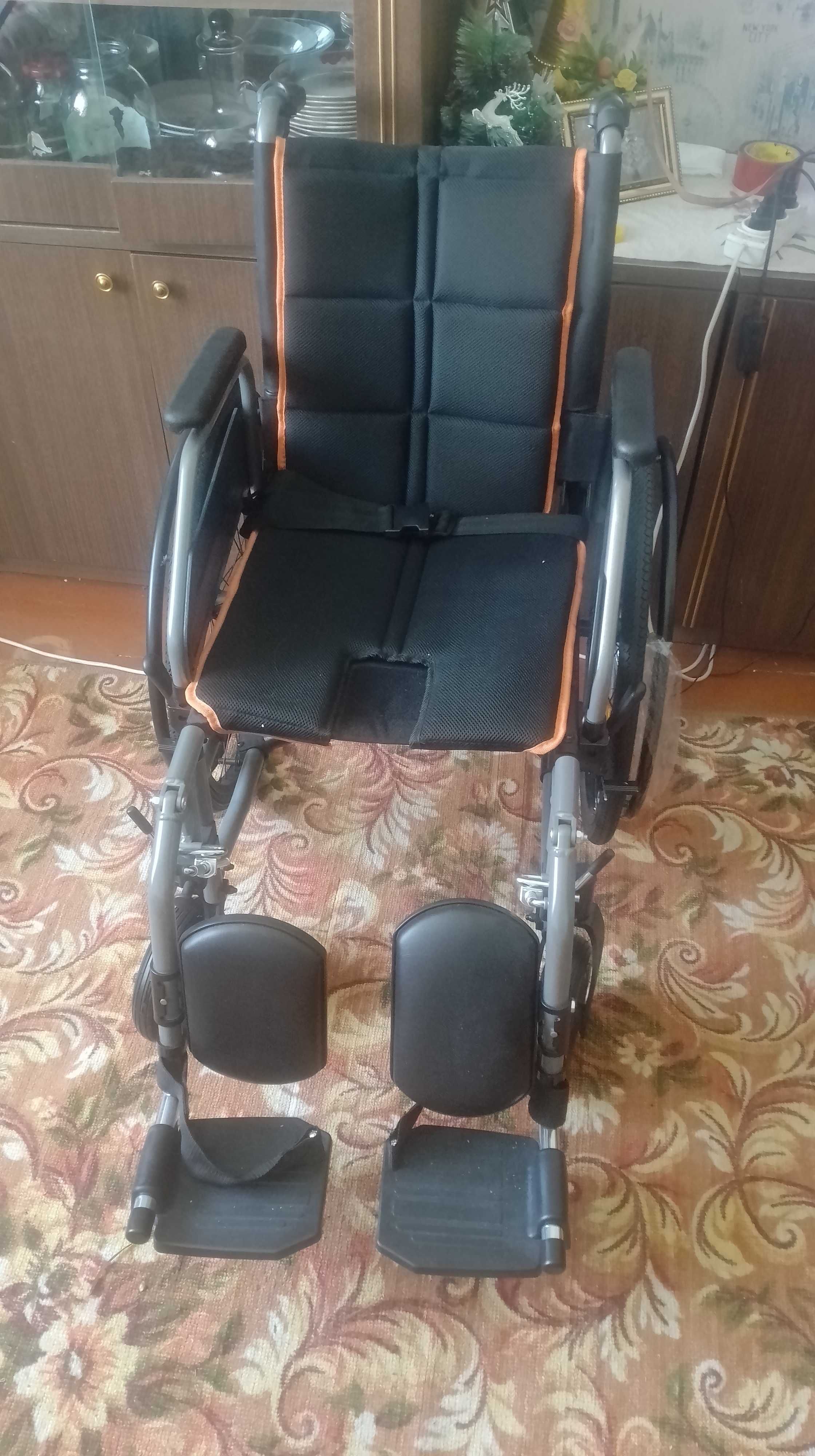 Продам инвалидную кресло-коляску