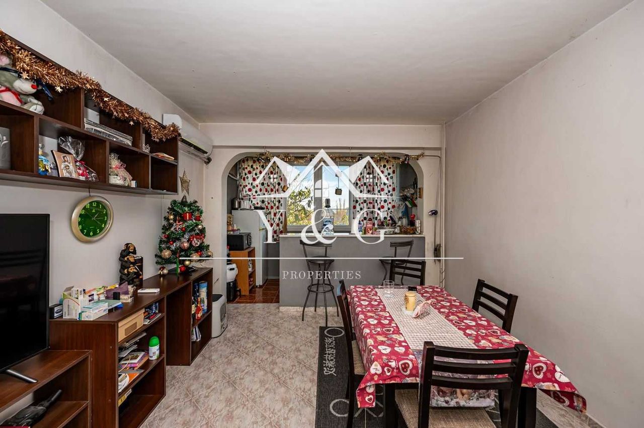 Продава се Тристаен апартамент в Пловдив, Кючук Париж - 72 кв.м за 1528 €/кв.м - Снимка #2