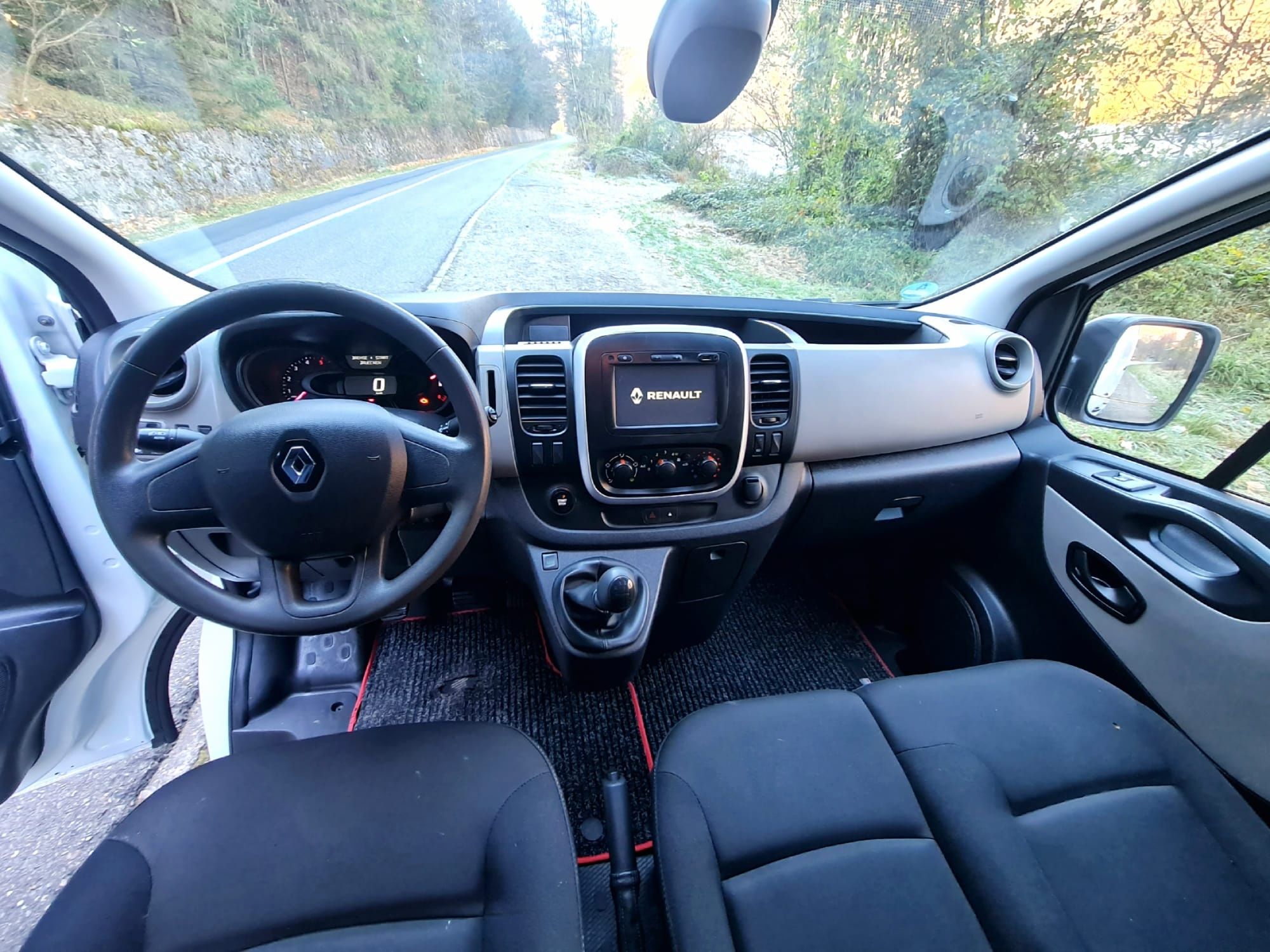 Renault Trafic L2 2017, 1.6DCI, inmatriculat, clima keyless, PDC