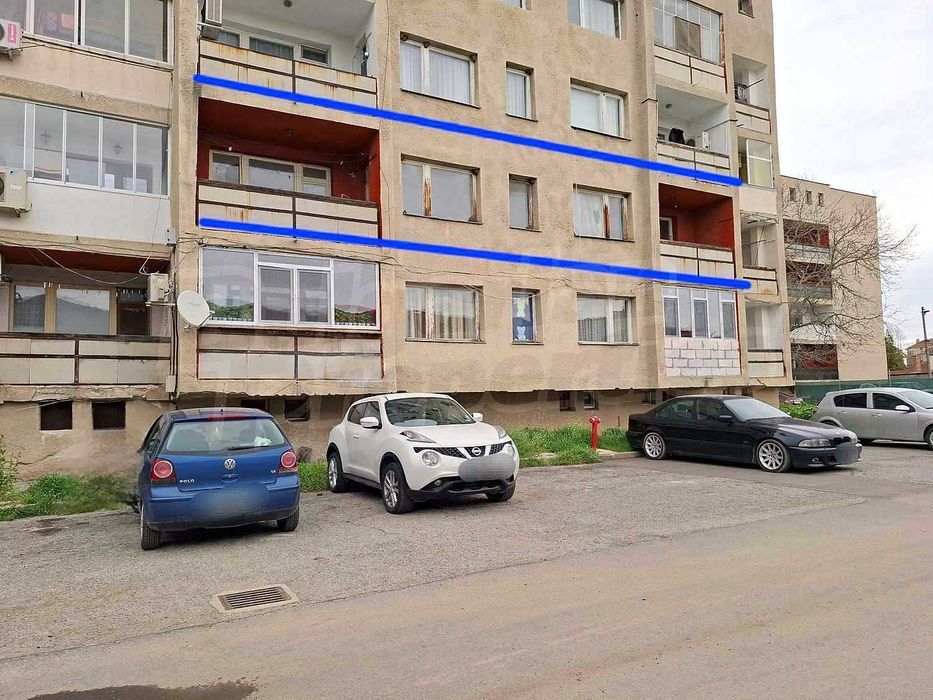 Продавам тристаен апартамент