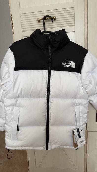 Продается новая куртка премиального качества , наполнитель пух