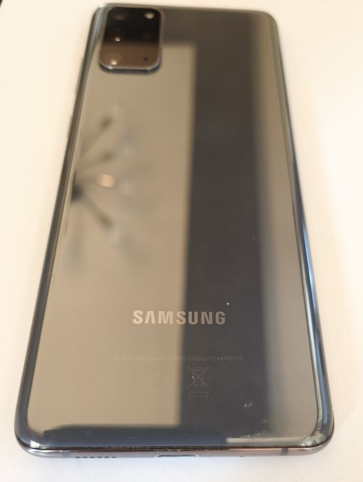 Samsung Galaxy S20+ — Отлична работа, лек козметичен дефект