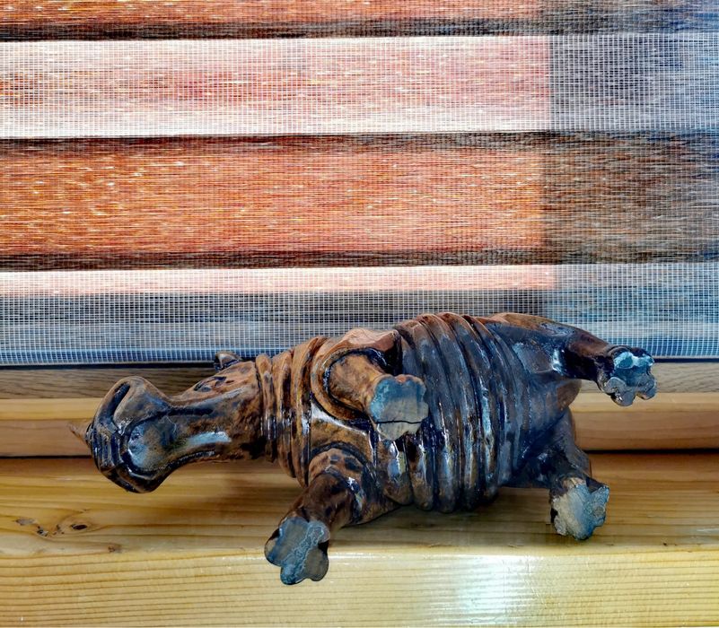 Фигура дървена дърворезба носорог скулптура от дърво ръчнно издялана