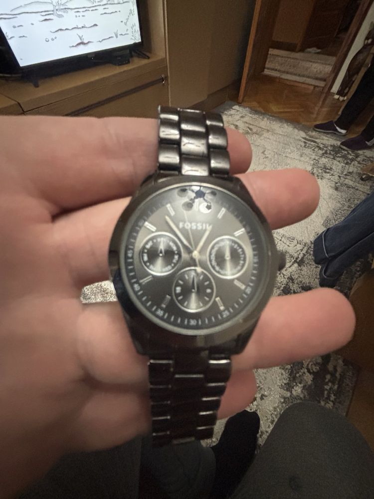 Часовник              Fossil.