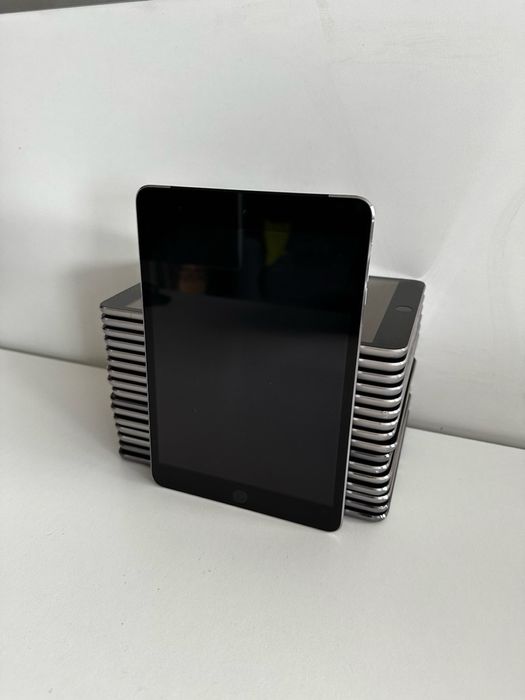 Apple iPad Mini 3 Cellular data 16gb