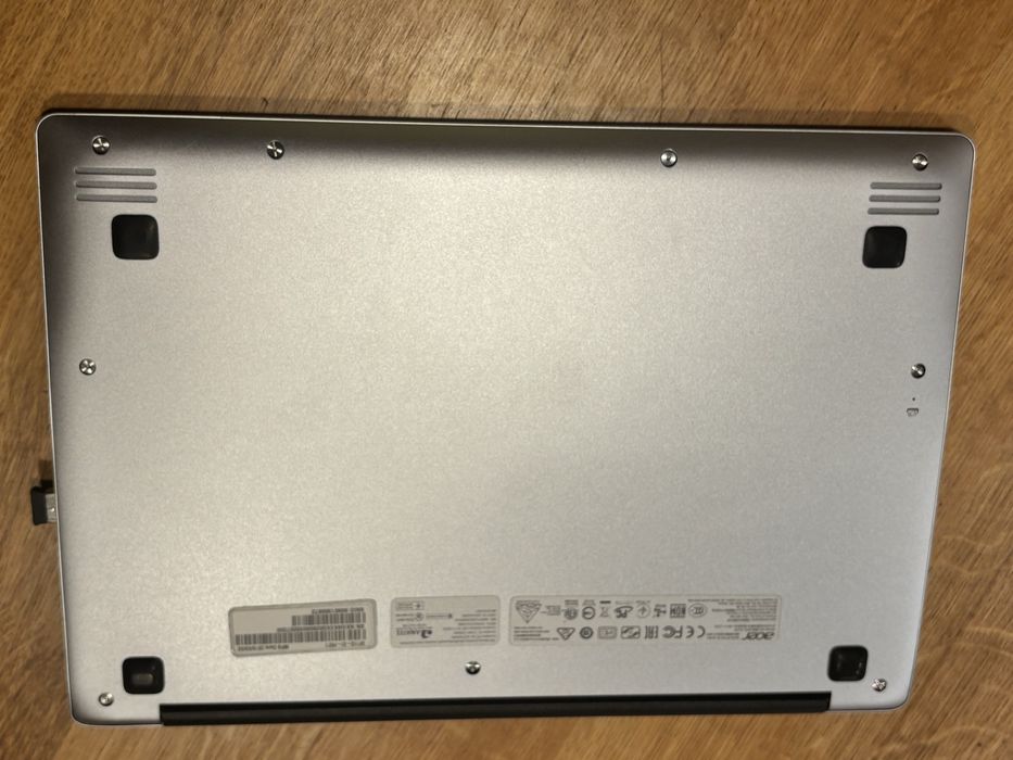 Vând sau schimb Acer Swift 1 SF113-31-P5T1 (13,3”, Quad-Core)