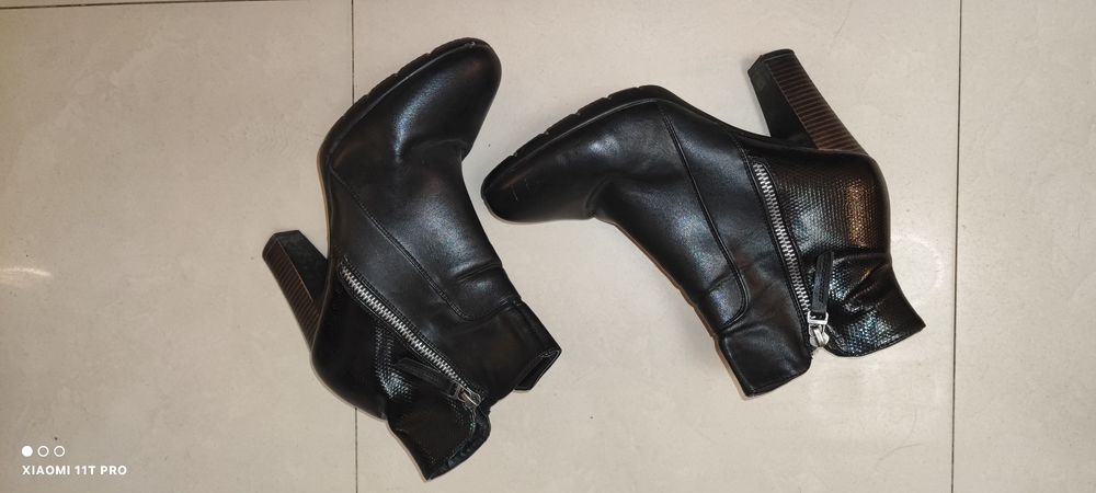 Reducere! Ghete/ Cizme mărimea 38