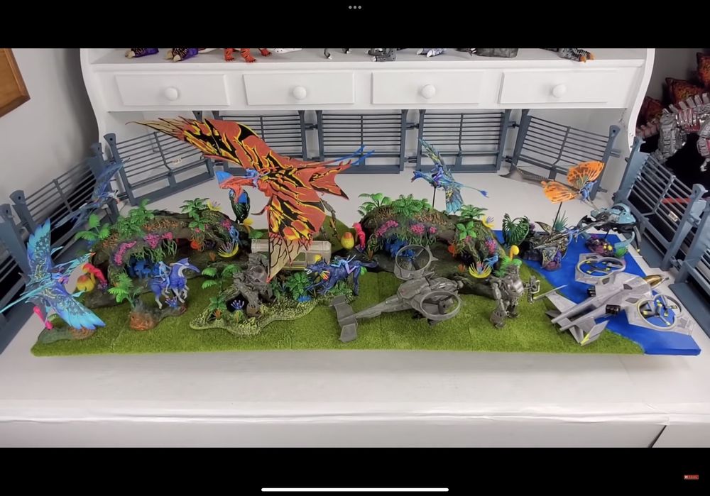 cadou figurine Avatar si Avatar Way of Water plus albume