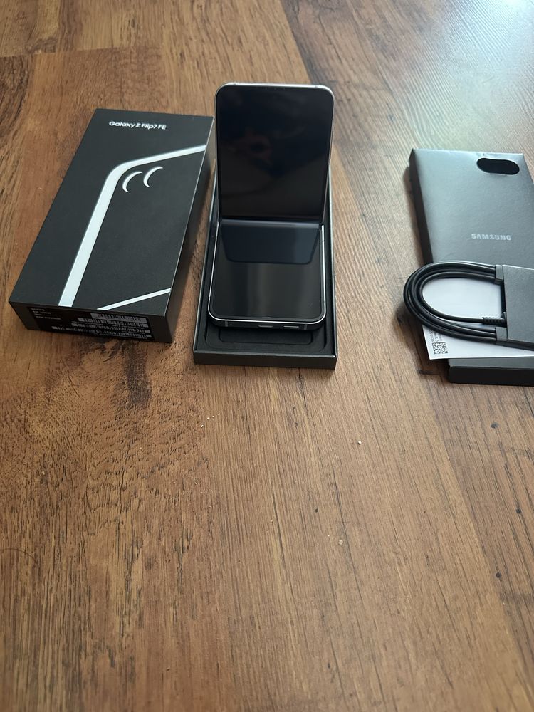 Samsung Galaxy Z Flip7 FE/Самсунг