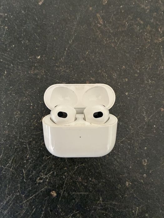 Оригинални Apple Airpods 3 gen magsafe с 10 месеца остатъчна гаранция