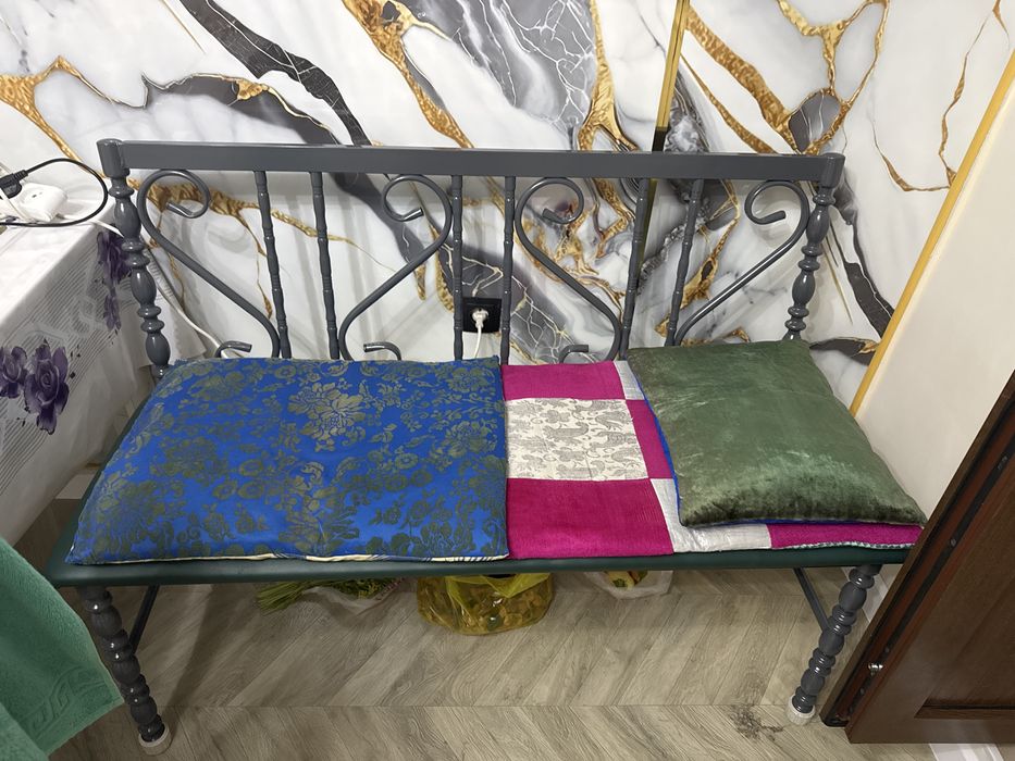 продам мини железный диванчик