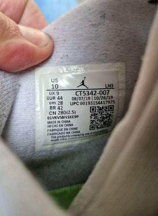 Vand Jordan 4 Neon marime 44