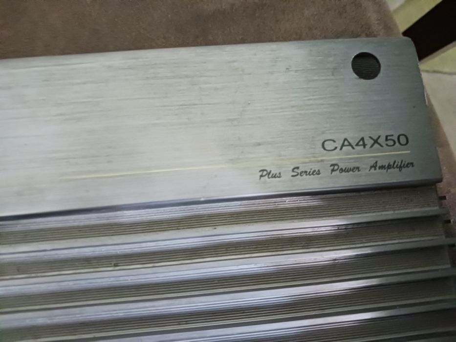 Продавам аудио усилвател за кола