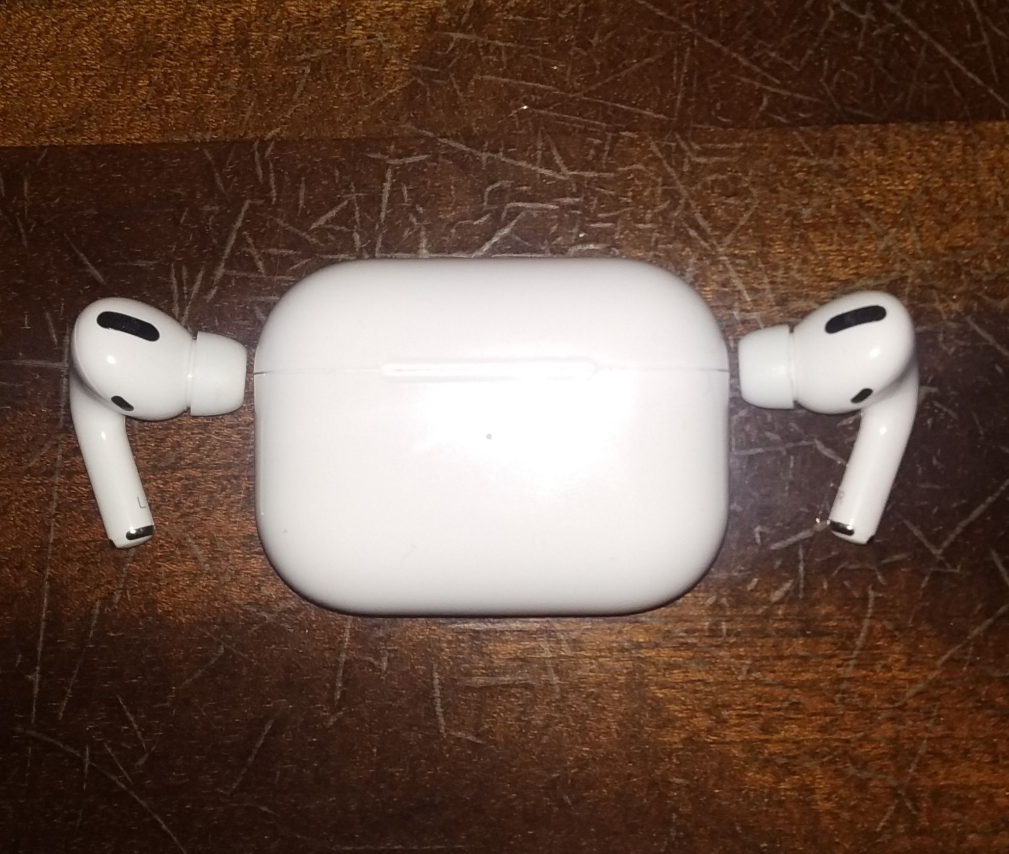 Apple AirPods Pro (1-го поколения)