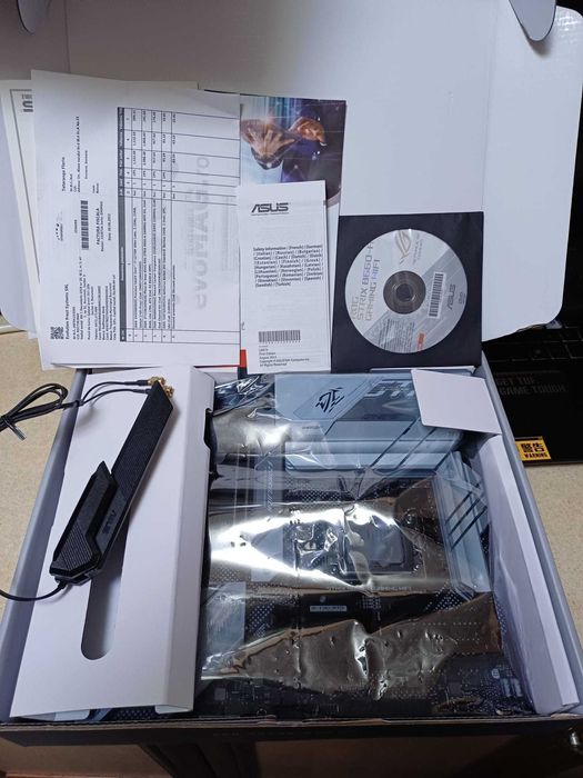 Placa de baza Asus ROG STRIX B660-A DDR 5 WIFI + CPU Intel i7 12700f