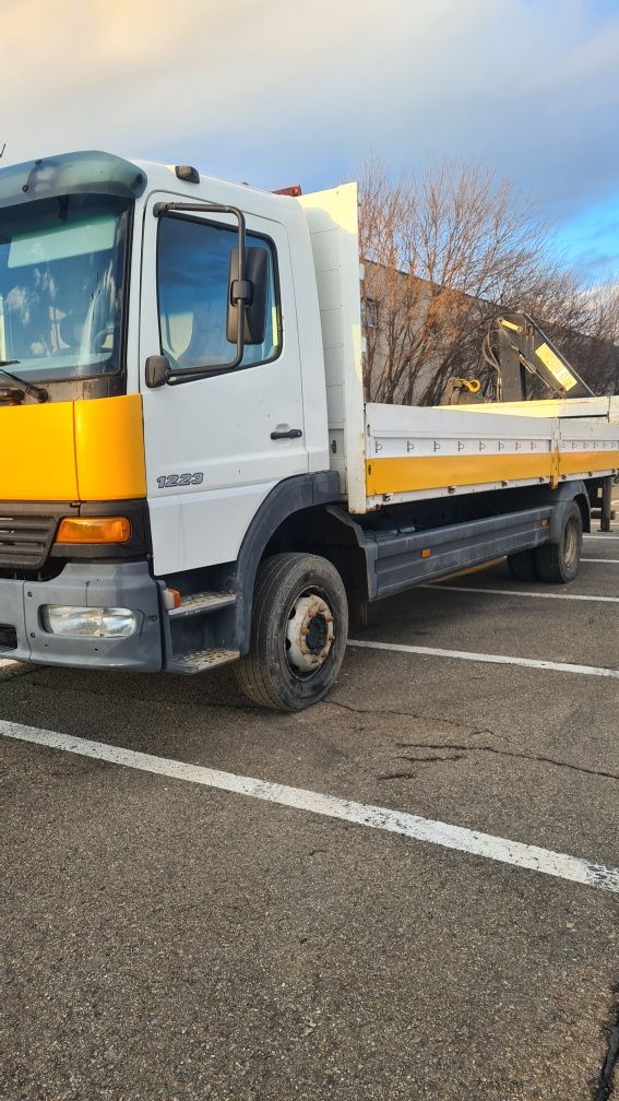 Camion Mercedes Atego brat macara