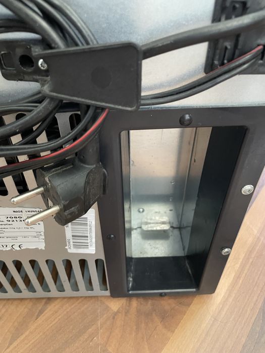 Dometic хладилник на 12/220 волта и газ за къмпинг