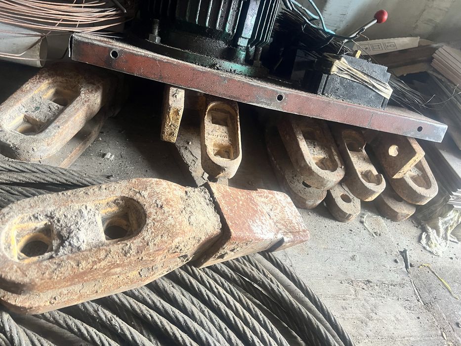 Продам клыки с коронками на погрузчик