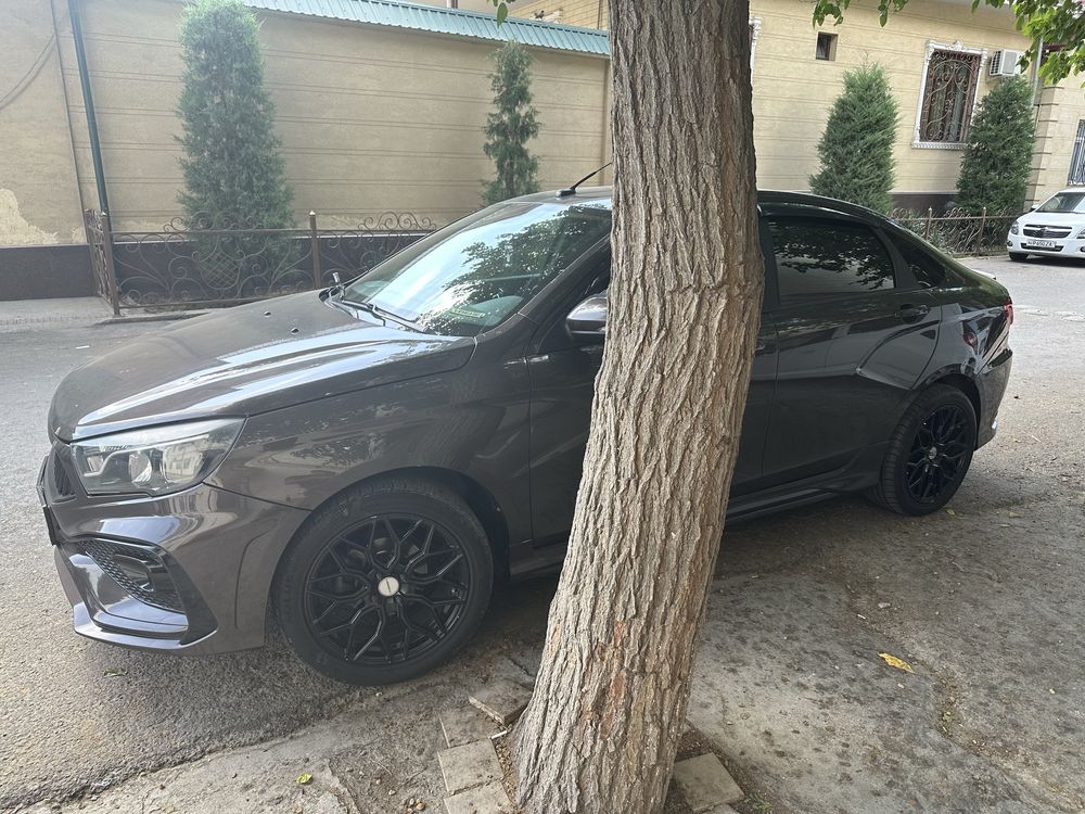 Lada vesta 2017 god gaz-benzin 1,6 motor 93000 km xoroshom sostoyaniye