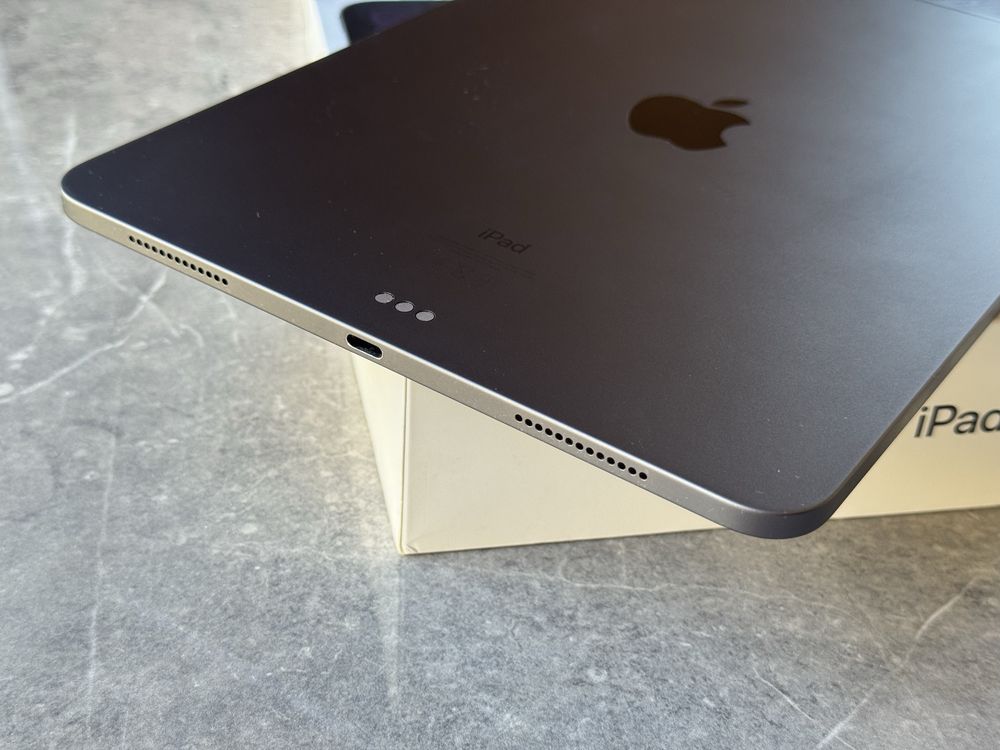 iPad Pro 11" 1st Gen 256GB WiFi като НОВ!