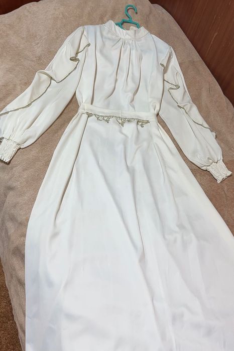 Белое платье новое. не Б/У. Ни разу не надевала РАЗМЕР 46