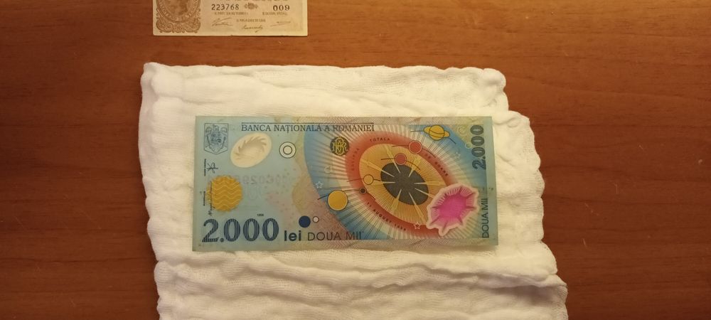 Vând bancnota 2000 lei