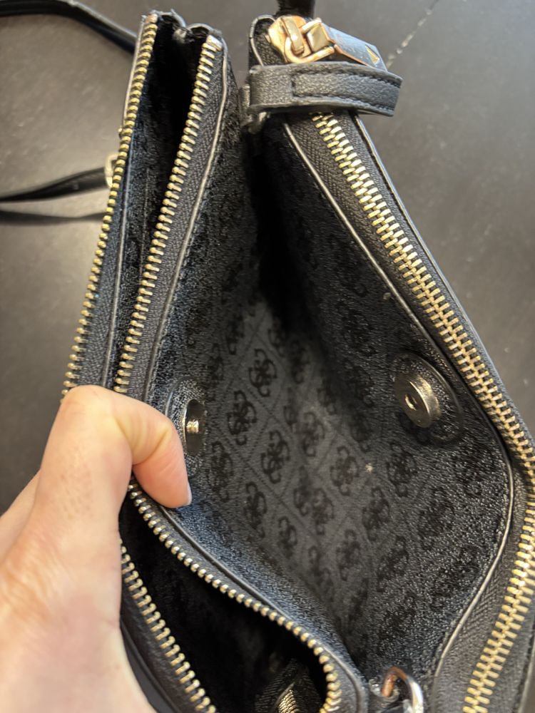 Дамска чанта Guess