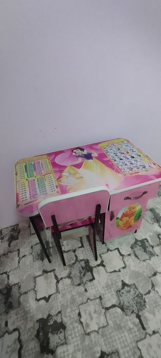 Bolalar uchun parta yaxshi xolatda