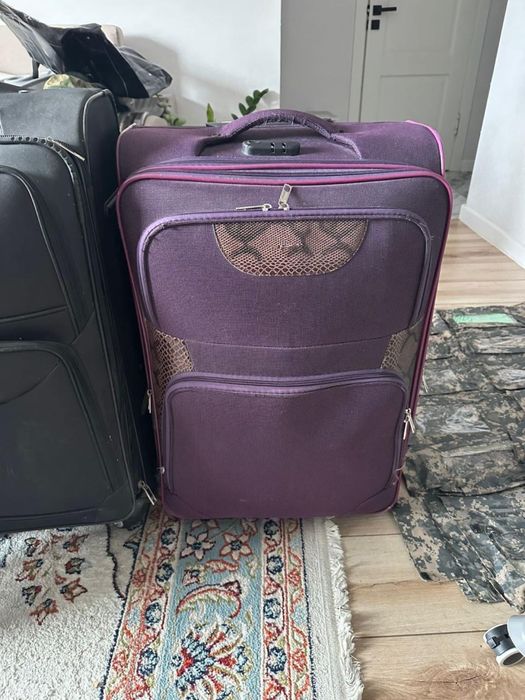 Продам чемоданы