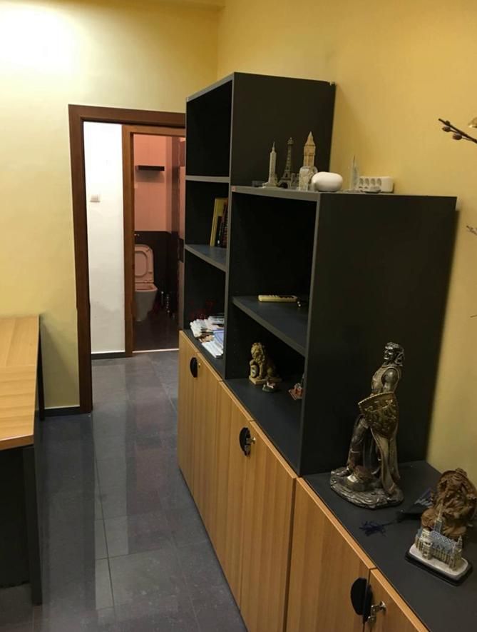 Дава се под наем Тристаен апартамент в София, Център - 100 кв.м за 1150 € - Снимка #2