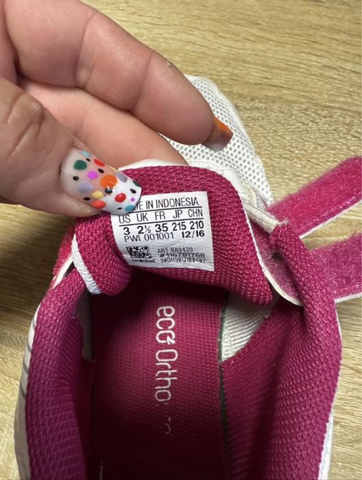 Vand 2 perechi de adidas