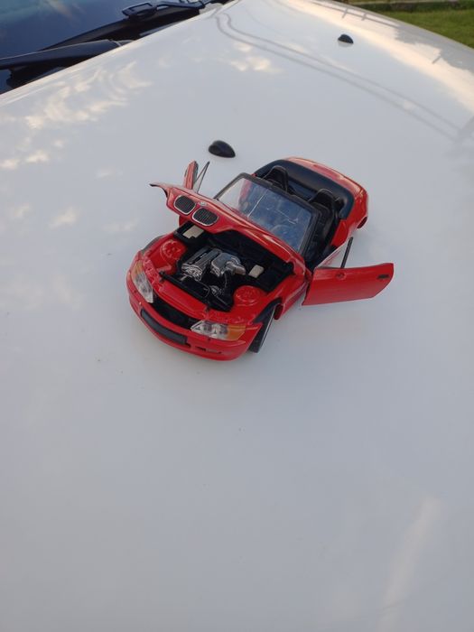 Vând machetă BMW Z3