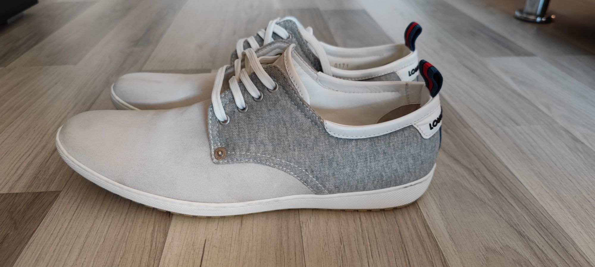 Vând sneakers Louis Vuitton 43