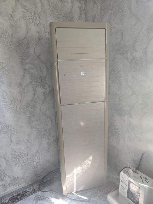 Кондиционер колонный Midea 24 Inverter