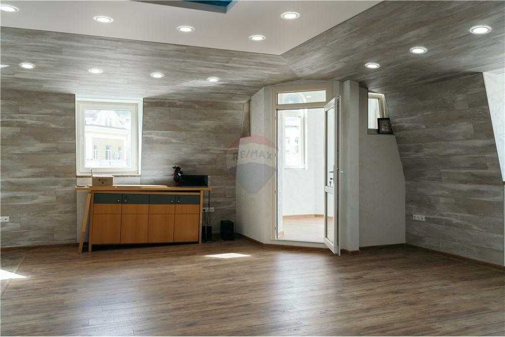 Продава се Офис в Шумен, Център - 134 кв.м за 1523 €/кв.м - Снимка #9