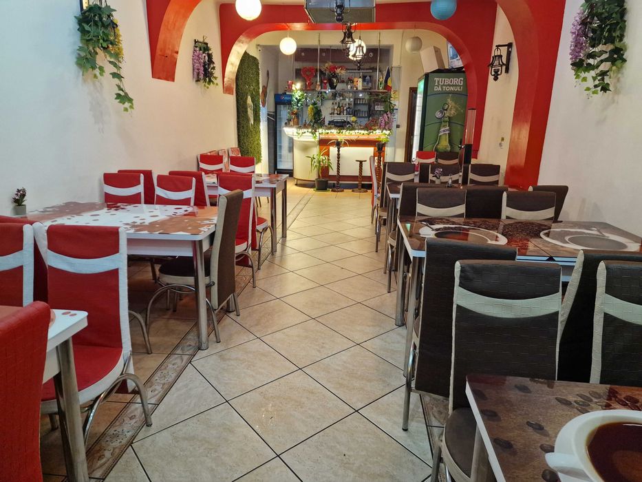 Mobilier restaurant scaune mese vitrine frigorifice frigidere dozator