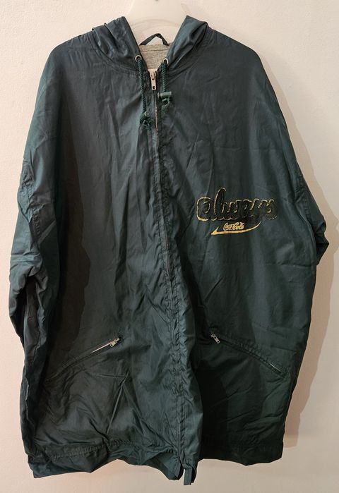 Geaca Coca Cola, nu Jordan, nu Nike, Adidas, Levi's, Gucci, Armani, To
