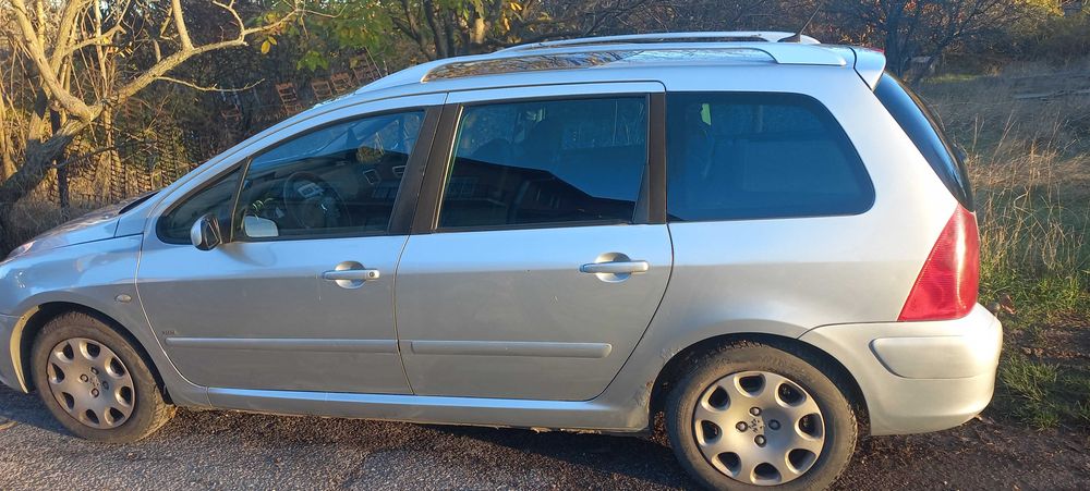 Продавам Пежо 307 SW