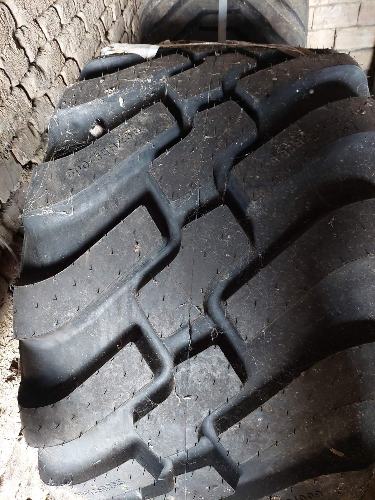 600/55R26.5 Bkt нова