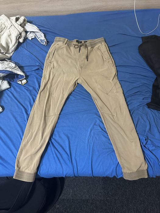 Бежов панталон на pull and bear