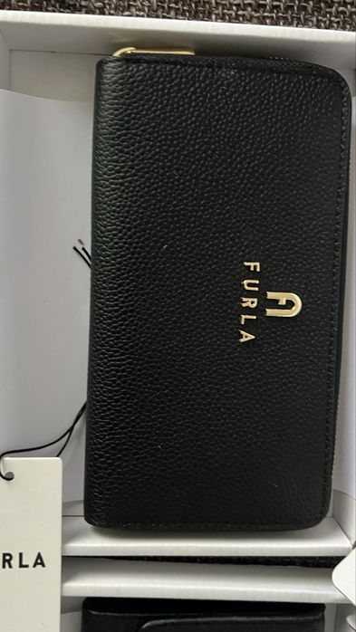 Чисто нов модел Furla Camelia XL.100%оригинал.Жестоки, с етикети